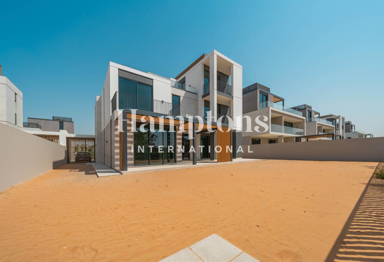 Avant-garde living | Park & Pool View | Brand New photo 2