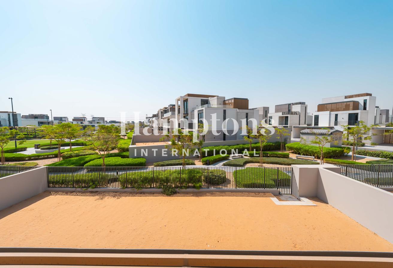 Avant-garde living | Park & Pool View | Brand New photo 12