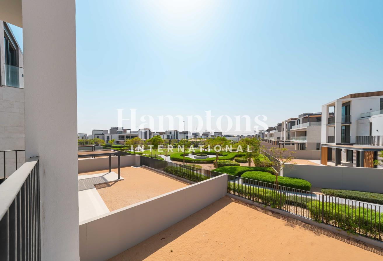 Avant-garde living | Park & Pool View | Brand New photo 25