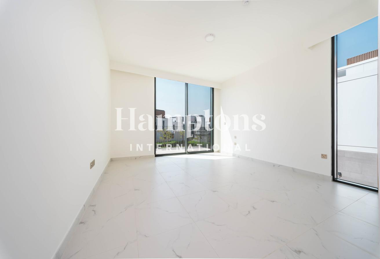 Avant-garde living | Park & Pool View | Brand New photo 16