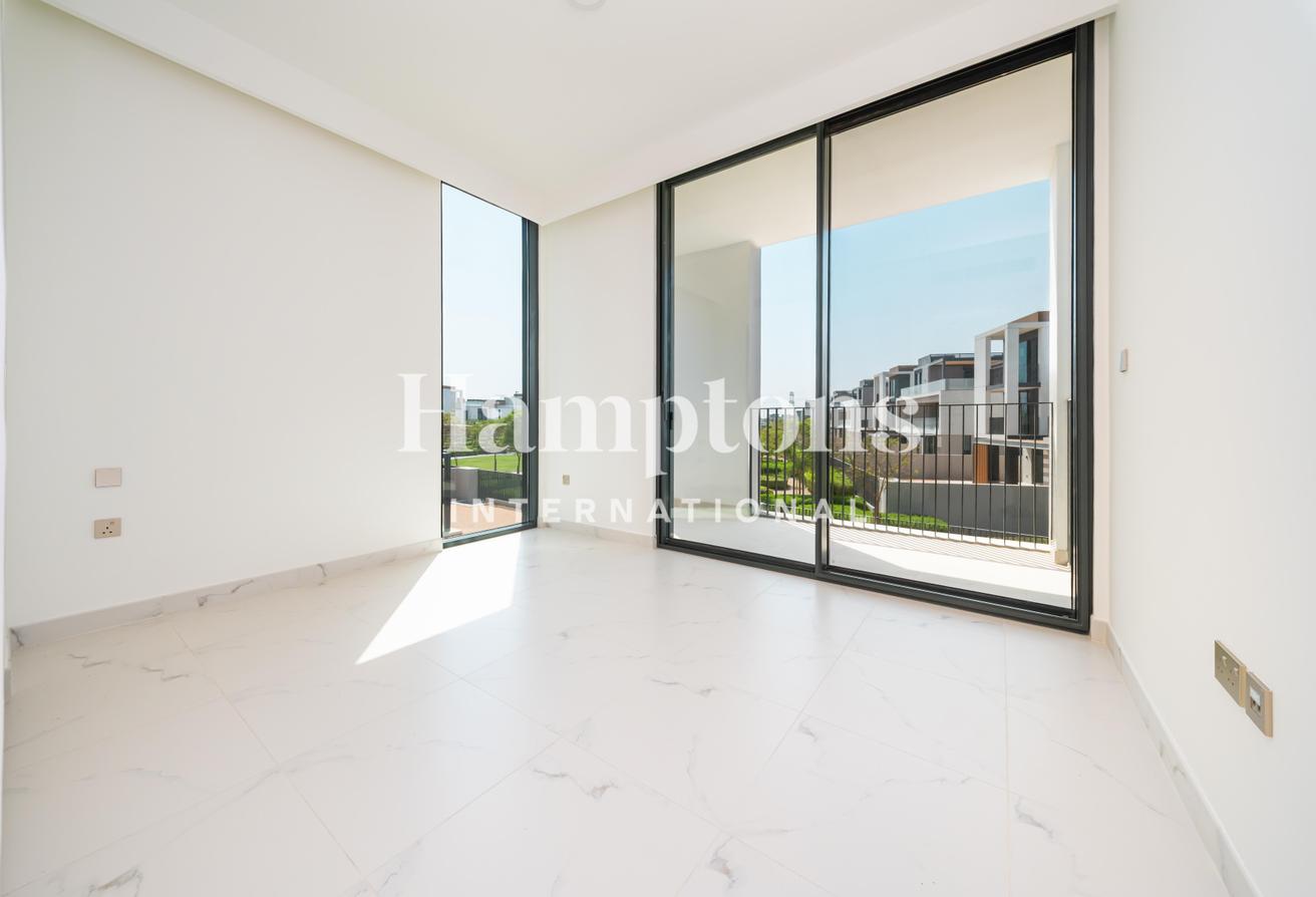 Avant-garde living | Park & Pool View | Brand New photo 9