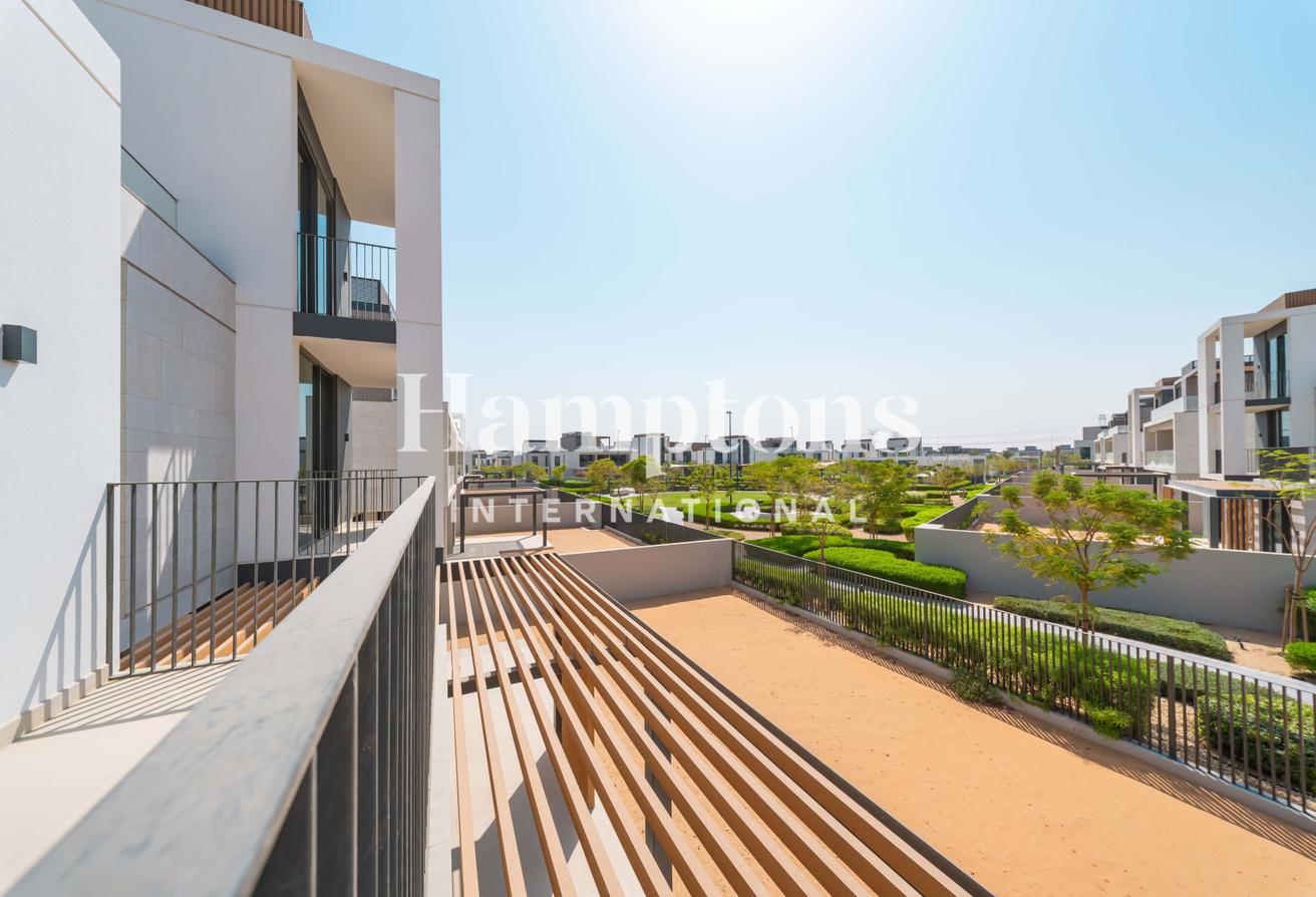Avant-garde living | Park & Pool View | Brand New photo 11