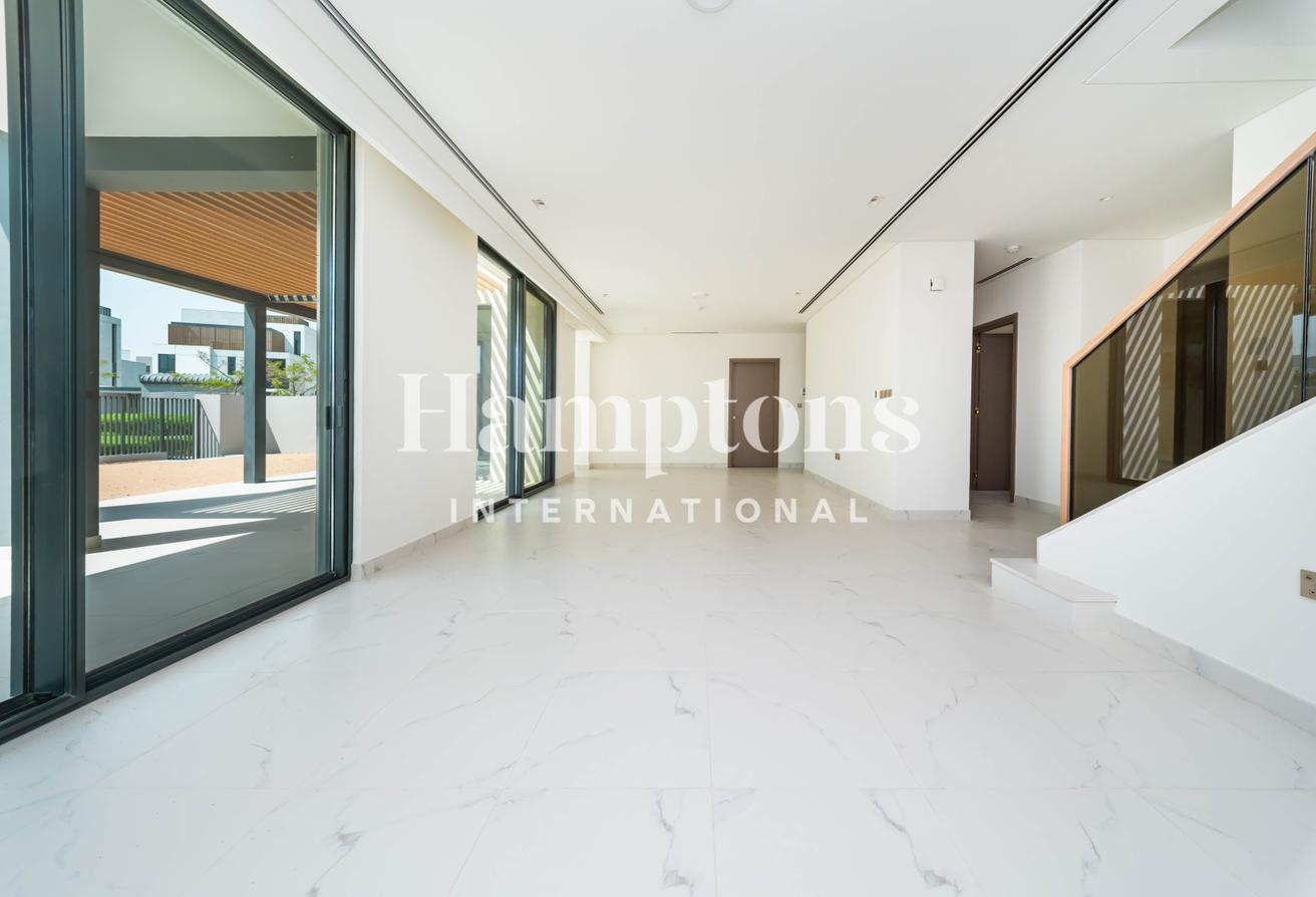 Avant-garde living | Park & Pool View | Brand New photo 3