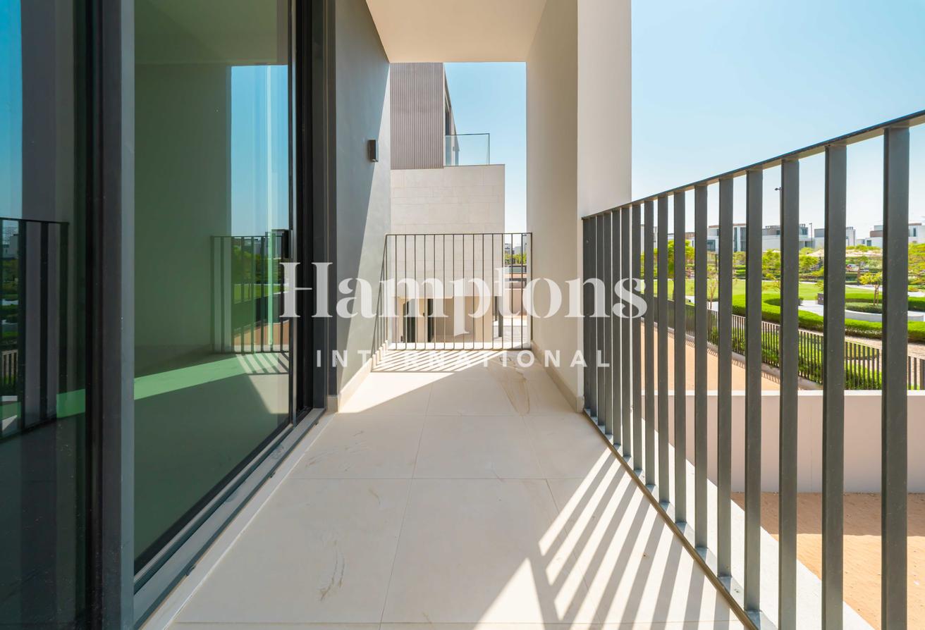 Avant-garde living | Park & Pool View | Brand New photo 10
