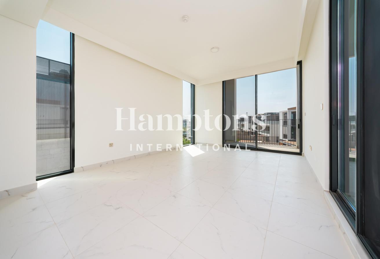 Avant-garde living | Park & Pool View | Brand New photo 22