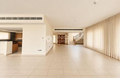 Villa - 4 - 5 for rent in District 9 - Jumeirah Park - Dubai Villa - 4 - 5 for rent in District 9 - Jumeirah Park - Dubai