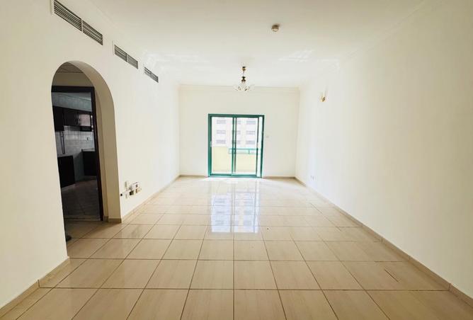 98710229 - Property Image 2
