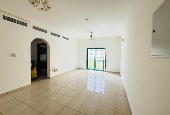 98710229 - Property Image 3