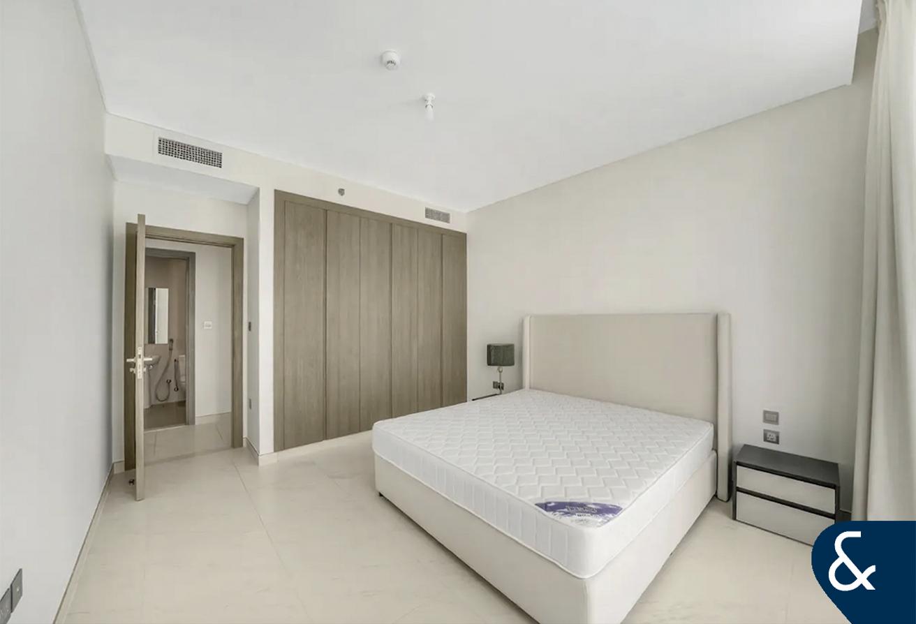 3 Bedroom | Vacant | Corner Unit | Balcony photo 3