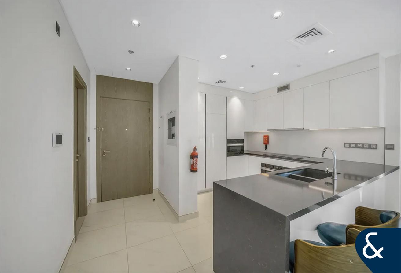 3 Bedroom | Vacant | Corner Unit | Balcony photo 5
