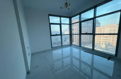 شقة - 2 غرف نوم - 3 حمامات للايجار في برج النخلة 1 - أبراج النخلة - المجاز - الشارقة