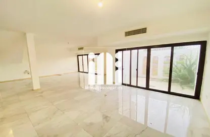 Villa - 4 Bedrooms - 5 Bathrooms for rent in Al Karamah - Abu Dhabi