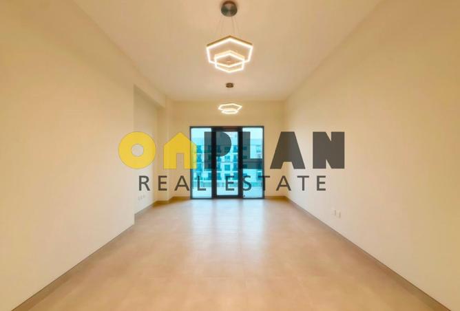 Vacant Spacious 1BR l Street view l Exclusive photo 2