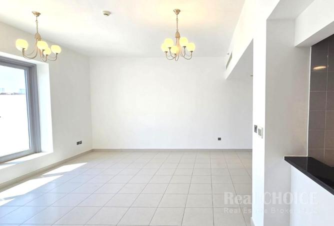 2BR | Vacant Now | Spacious Layout | Near Metro photo 2