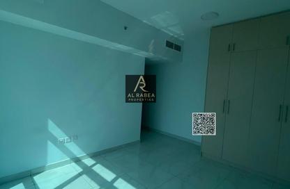 Apartment - 2 Bedrooms - 2 Bathrooms for rent in Corniche Tower - Ajman Corniche Road - Ajman