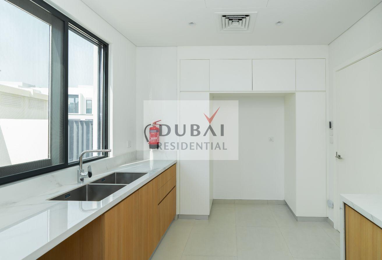 Family Living 4BHK Townhouse at Jebel Ali Village photo 11