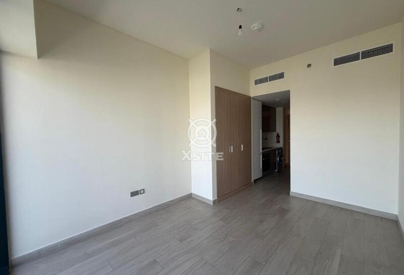 Cozy Studio | Vacant Unit | Boulevard View photo 2
