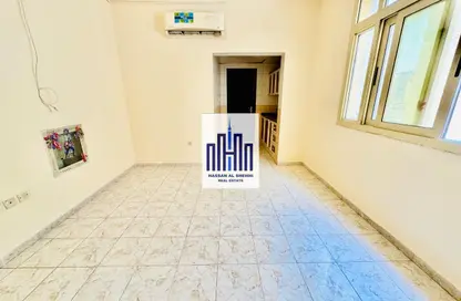 Apartment - 1 Bathroom for rent in Muwailih Building - Muwaileh - Sharjah