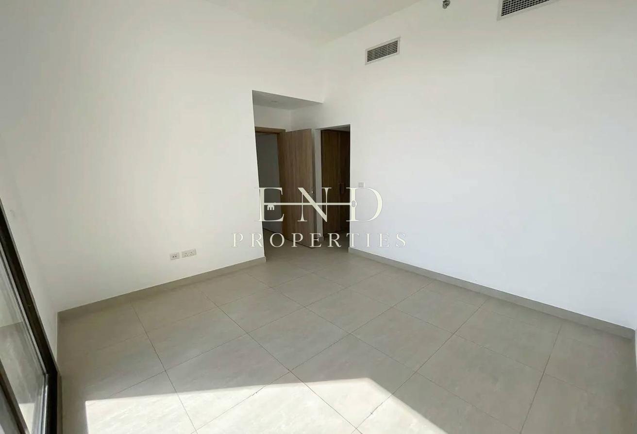 Park Facing | Ready to Move In | Flexible Cheques photo 9