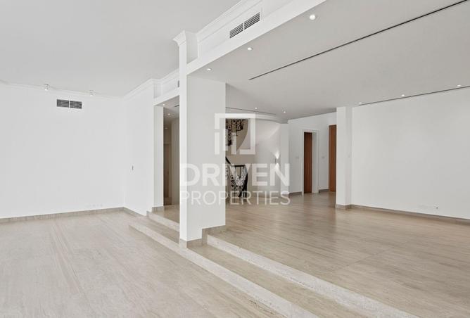 74232105 - Property Image 2