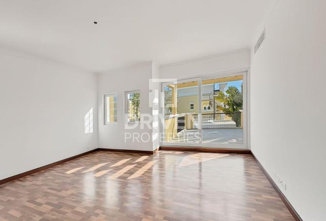 74232105 - Property Image 3