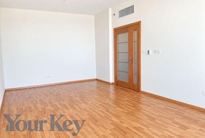1-bed apartment in Beach Towers · Maid's room · Sea view — photo 2