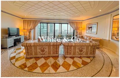 Apartment - 3 Bedrooms - 4 Bathrooms for sale in Palazzo Versace - Culture Village - Dubai