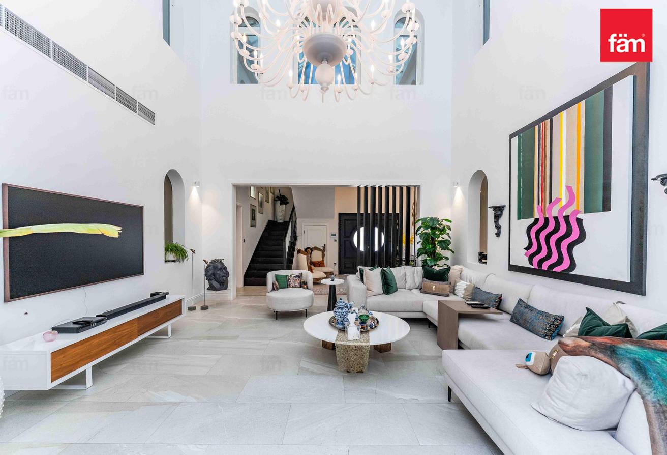 Upgraded | Spacious | Close To Amenities | Prime photo 2