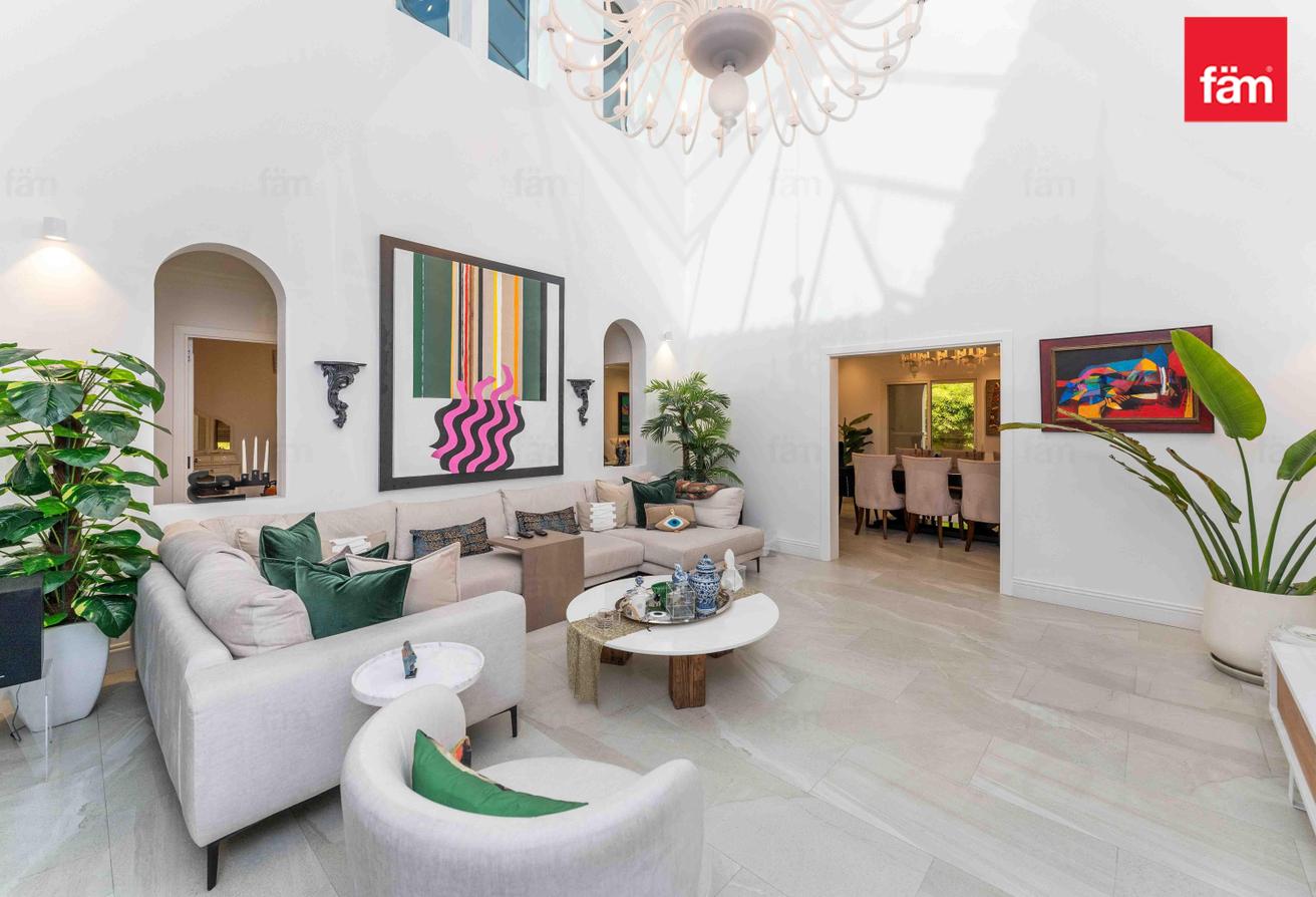 Upgraded | Spacious | Close To Amenities | Prime photo 3