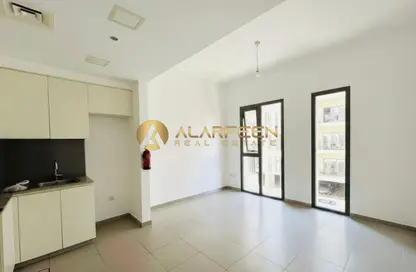 Apartment - 1 Bathroom for rent in Hayat Boulevard 2B - Hayat Boulevard 2 - Hayat Boulevard - Town Square - Dubai