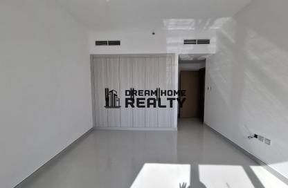 Apartment - 2 - 3 for rent in Ameer Bu Khamseen Tower - Al Majaz 3 - Al Majaz - Sharjah
