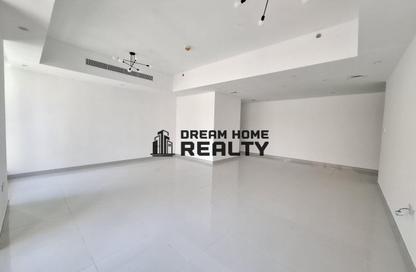Apartment - 2 - 3 for rent in Ameer Bu Khamseen Tower - Al Majaz 3 - Al Majaz - Sharjah