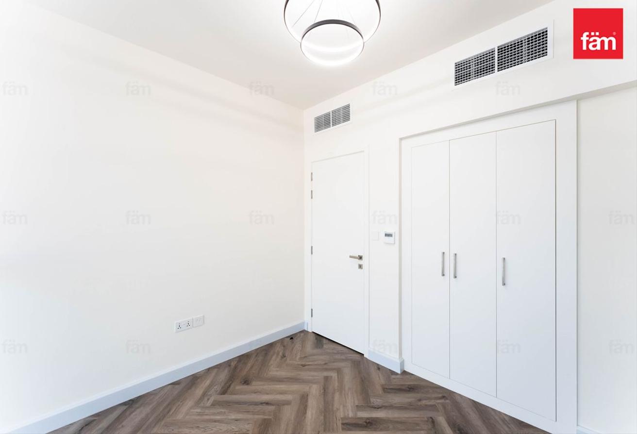 Corner | Luxury | Great Location | Maids | Fitted photo 8