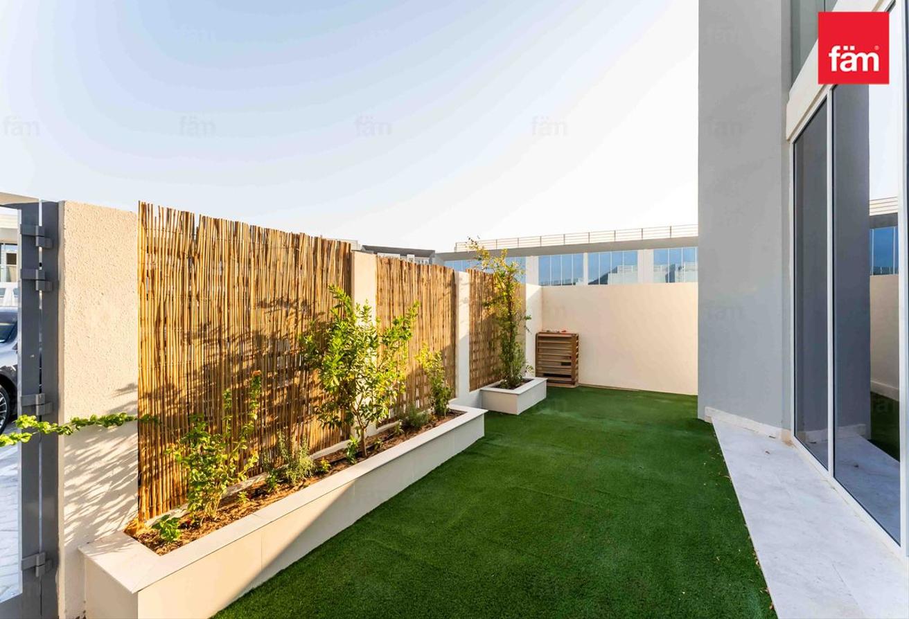 Corner | Luxury | Great Location | Maids | Fitted photo 11