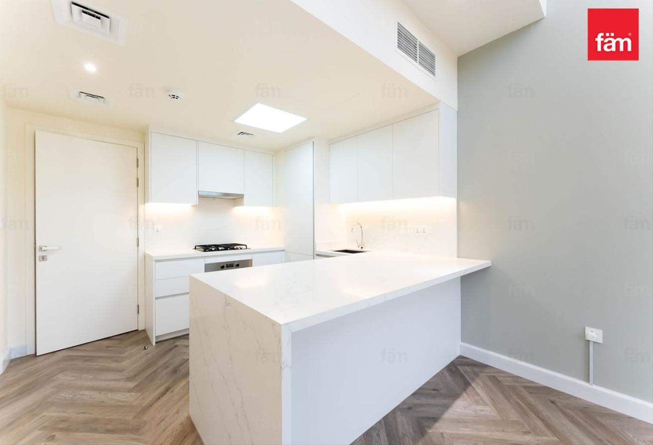 Corner | Luxury | Great Location | Maids | Fitted photo 2