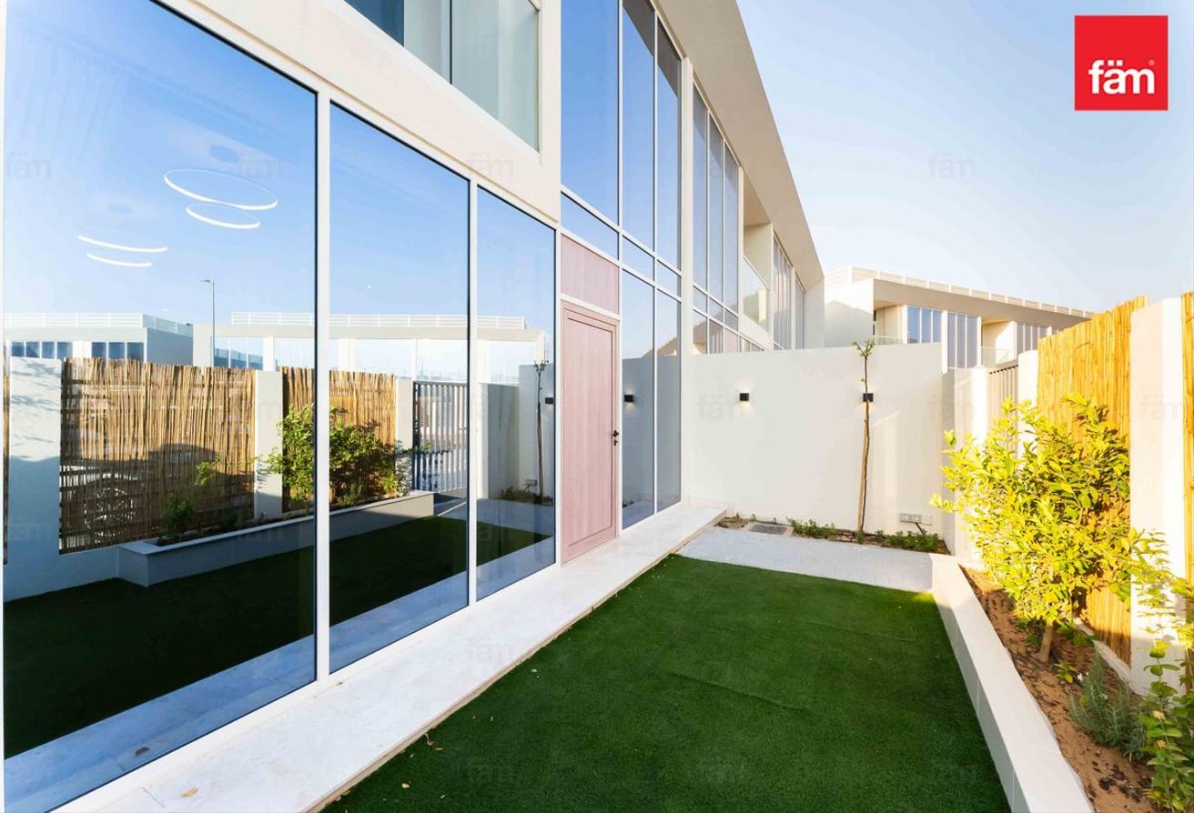 Corner | Luxury | Great Location | Maids | Fitted photo 19