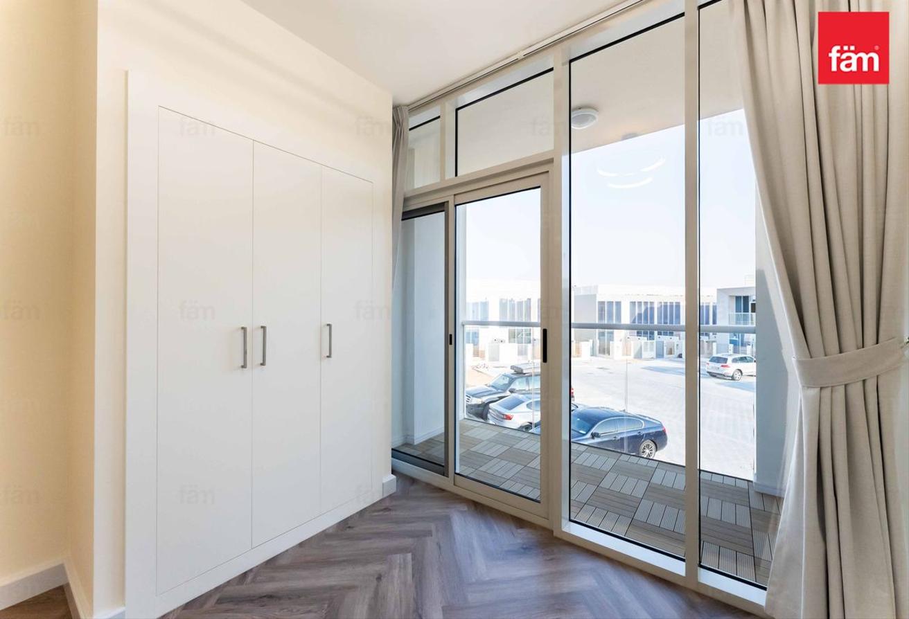 Corner | Luxury | Great Location | Maids | Fitted photo 9