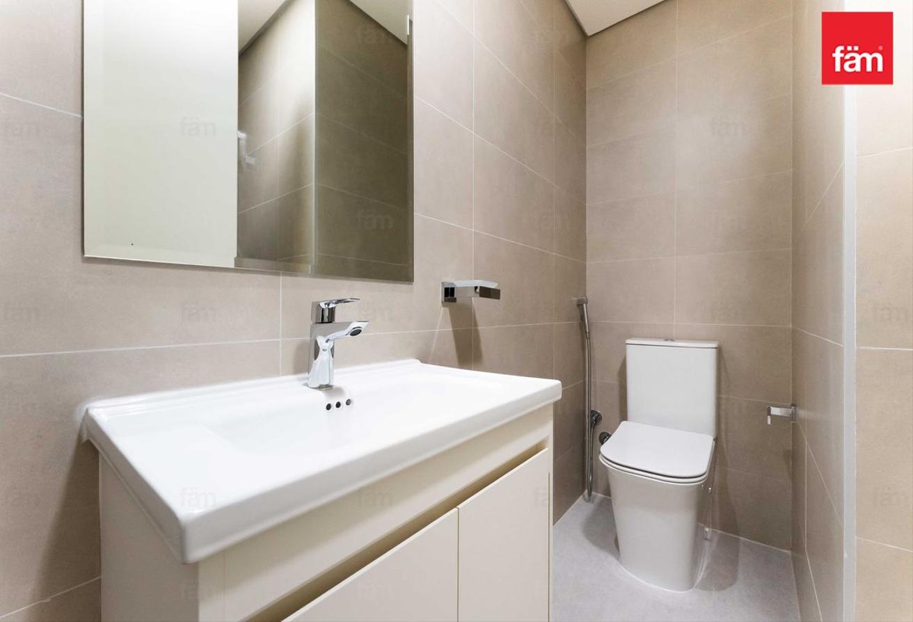 Corner | Luxury | Great Location | Maids | Fitted photo 12