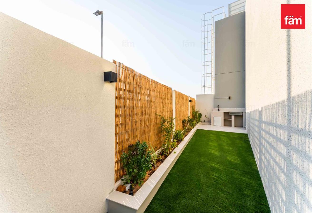 Corner | Luxury | Great Location | Maids | Fitted photo 18