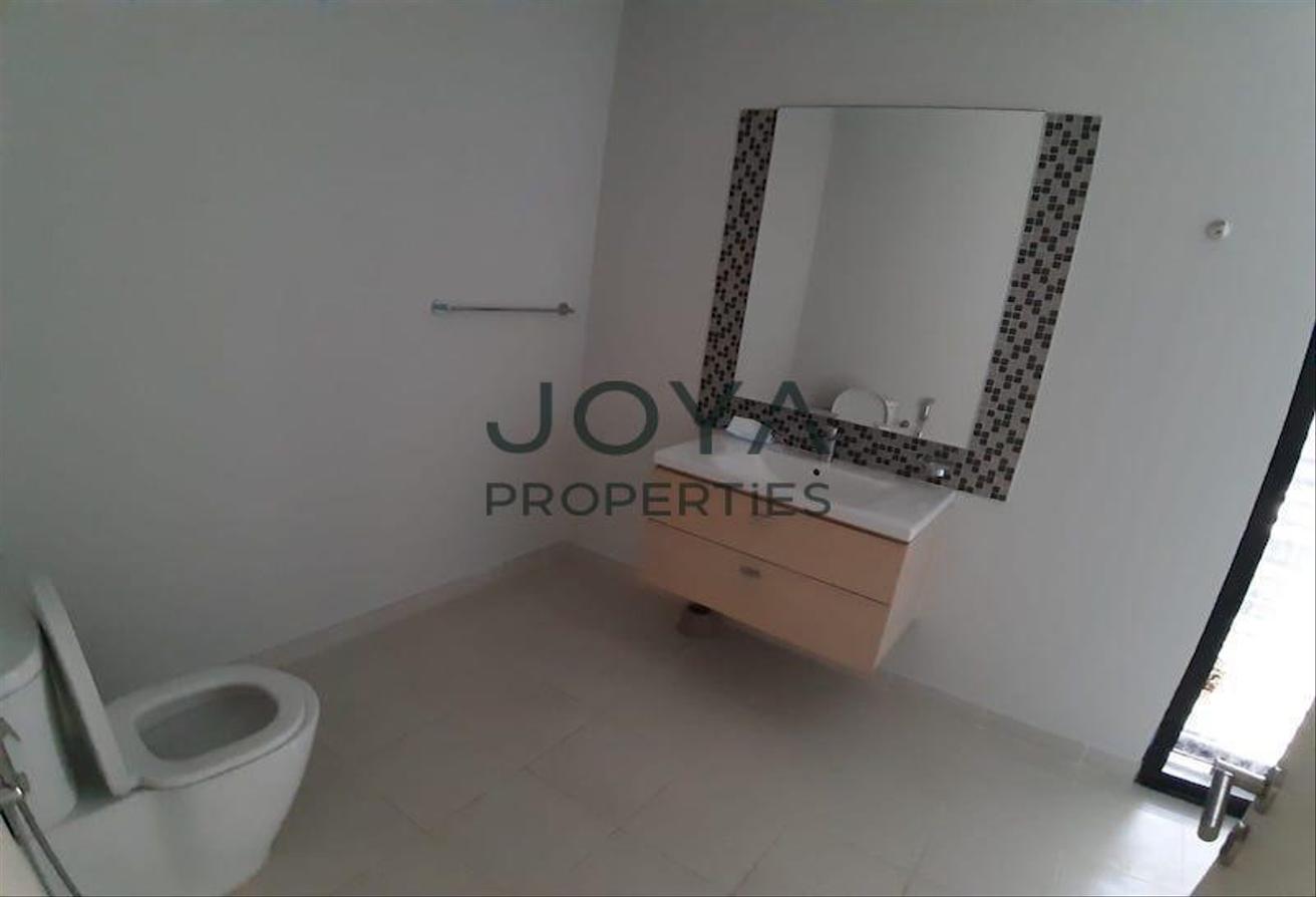 Well Maintained - Large Layout - Gated Community photo 11