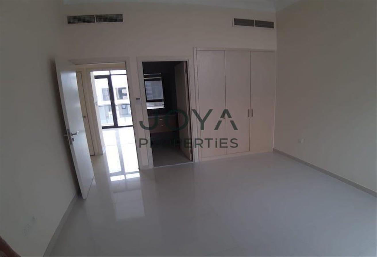 Well Maintained - Large Layout - Gated Community photo 4