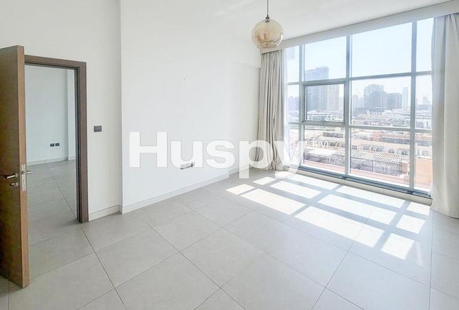 Unfurnished | Vacant | Pool View photo 2