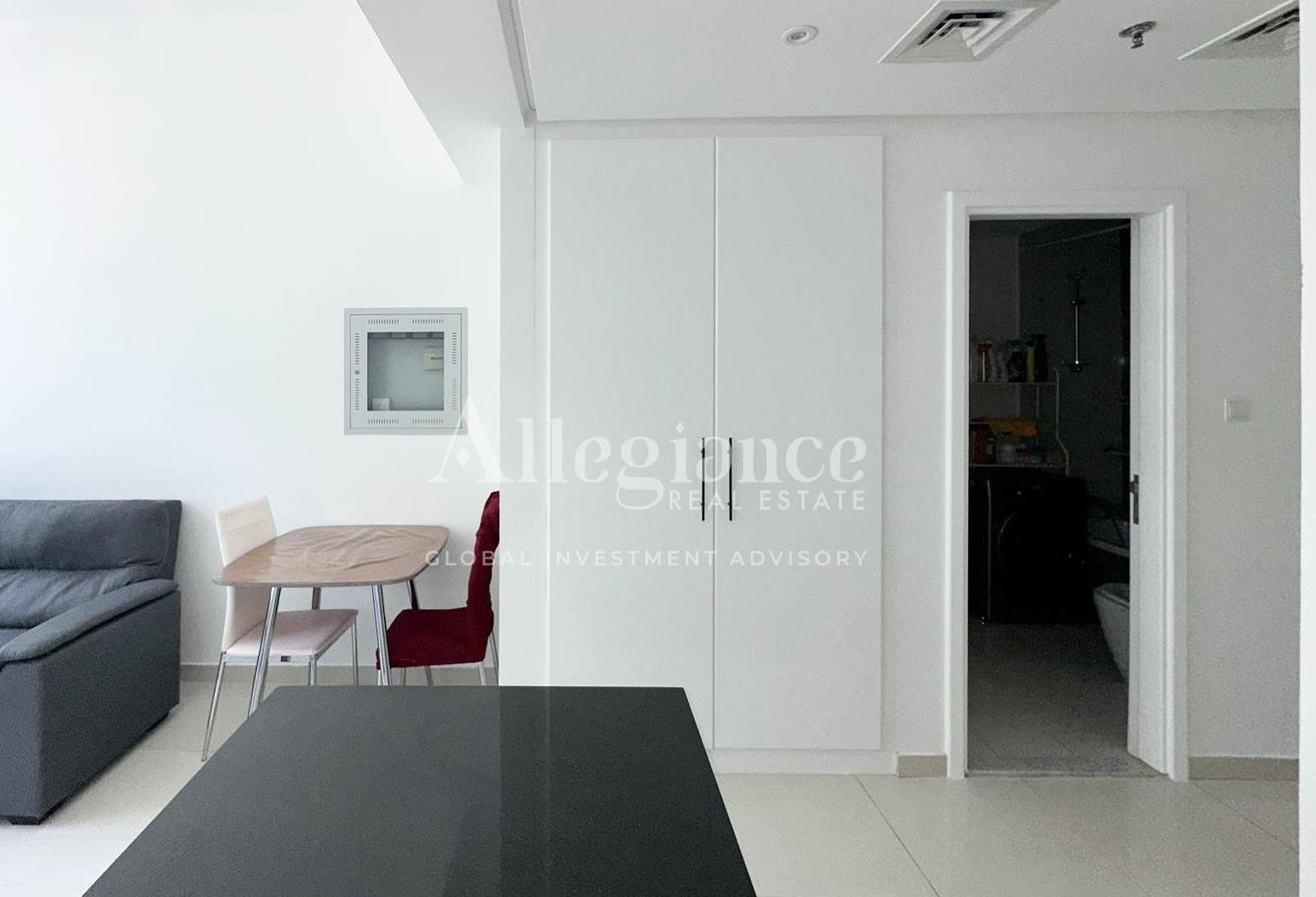 Chiller Free | Pool Views | Furnished | Vacant photo 9