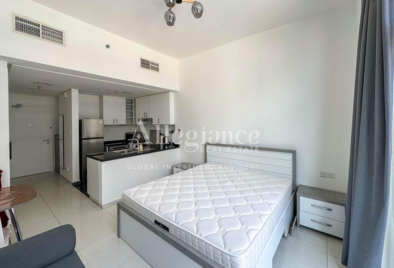 Chiller Free | Pool Views | Furnished | Vacant photo 5