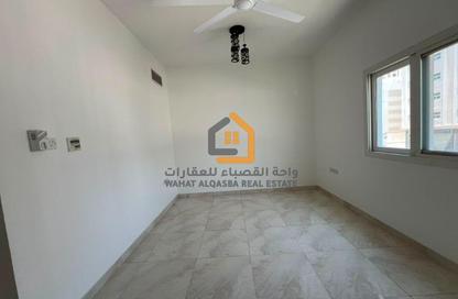 Apartment - 2 Bedrooms - 2 Bathrooms for rent in Al Qulaya'ah - Al Sharq - Sharjah