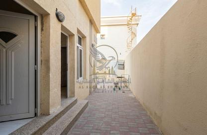 Villa - 4 - 6 for rent in Al Jazzat - Al Riqqa - Sharjah