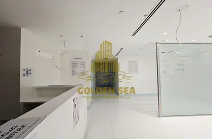 Office Space - Studio - 4 Bathrooms for rent in Cornich Al Khalidiya - Al Khalidiya - Abu Dhabi