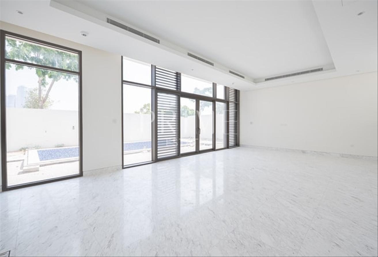 Bright 4BR Villa | Private Pool | Prime Location photo 3