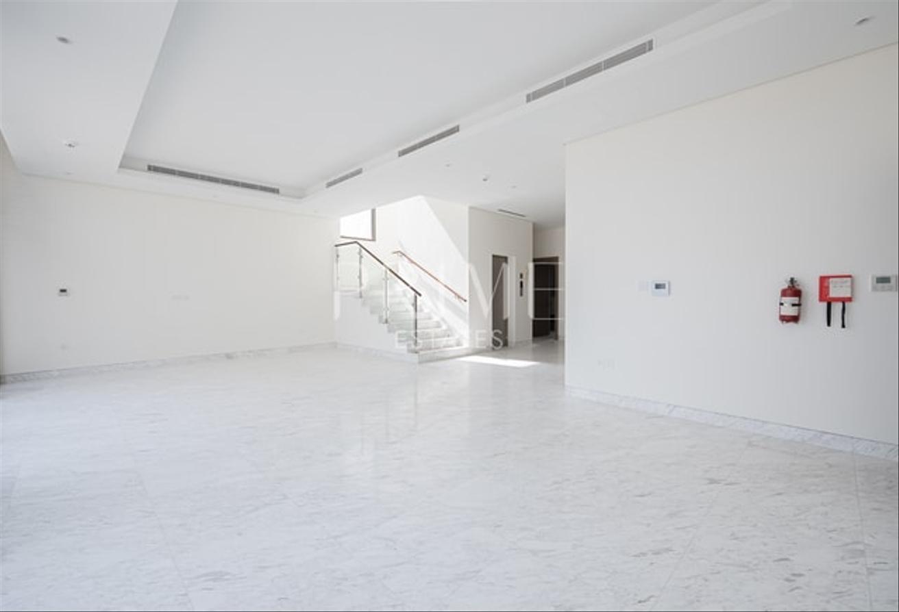 Bright 4BR Villa | Private Pool | Prime Location photo 9