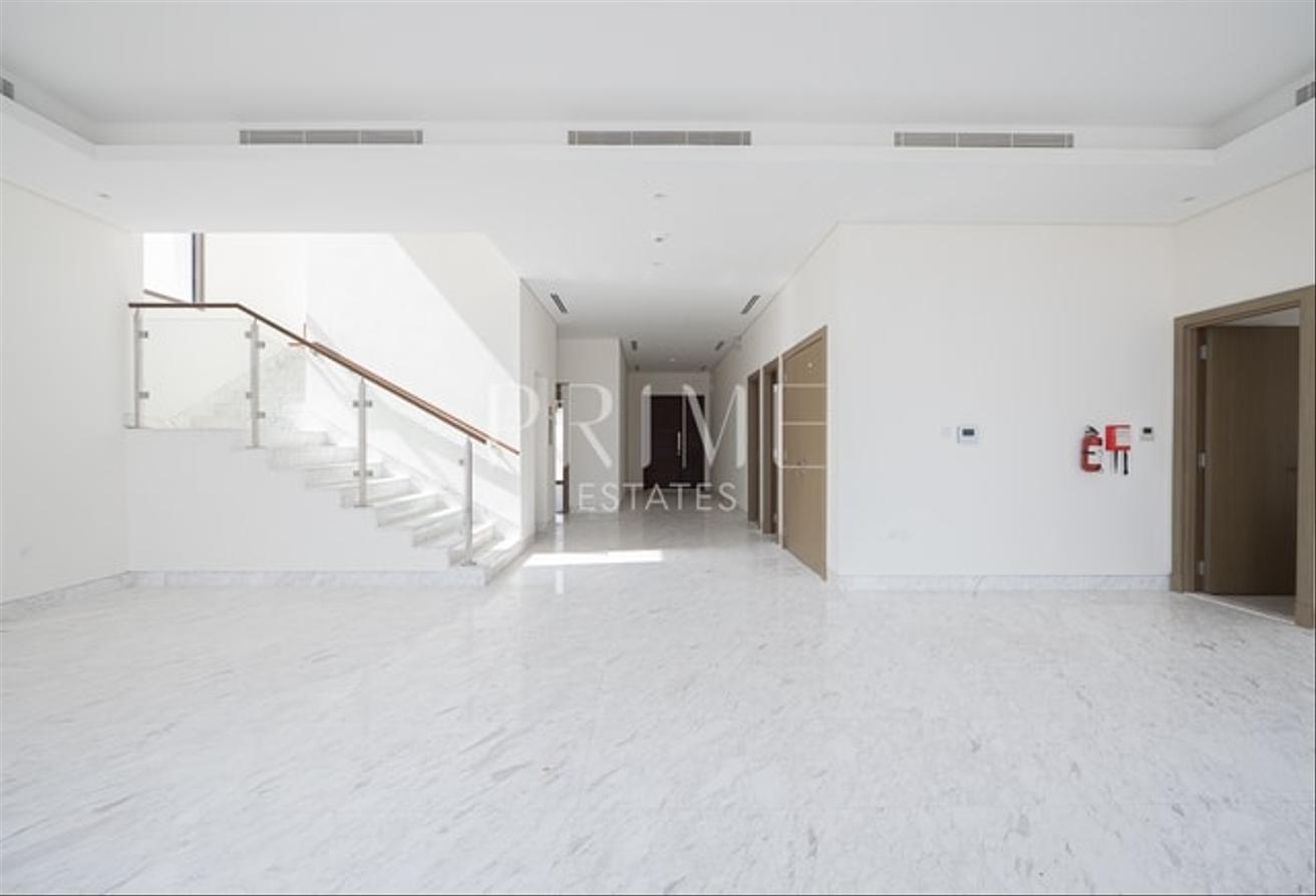Bright 4BR Villa | Private Pool | Prime Location